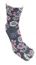 Load image into gallery viewer Made in Japan Japanese Style Floral Tabi Socks