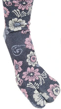 Load image into gallery viewer Made in Japan Japanese Style Floral Tabi Socks