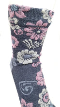 Load image into gallery viewer Made in Japan Japanese Style Floral Tabi Socks