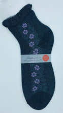 Load image into gallery viewer Side flower glossy socks made in Japan