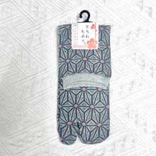 Load image into gallery viewer Japanese hemp leaves and polka dot tabi