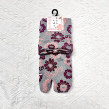Load image into gallery viewer Made in Japan Japanese Style Floral Tabi Socks