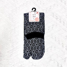 Load image into gallery viewer Japanese hemp leaves and polka dot tabi