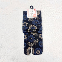 Load image into gallery viewer Made in Japan Japanese Style Floral Tabi Socks