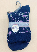 Load image into gallery viewer Rose floral socks made in Japan
