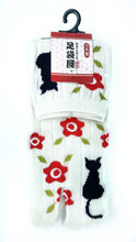 Load image into gallery viewer Black cat and flower split-toed socks made in Japan
