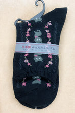 Load image into gallery viewer Japanese made bow tie cat socks
