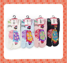 Load image into gallery viewer Japanese-made kimono girl&#39;s cherry blossom viewing socks
