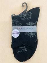 Load image into gallery viewer Flower socks made in Japan
