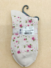 Load image into gallery viewer Rose floral socks made in Japan
