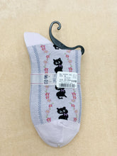 Load image into gallery viewer Japanese made bow tie cat socks
