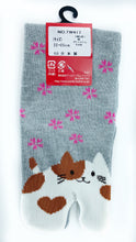 Load image into gallery viewer Japanese-made Cats Split Toe Socks
