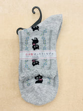 Load image into gallery viewer Japanese made bow tie cat socks
