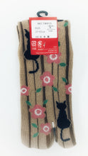 Load image into gallery viewer Black cat and flower split-toed socks made in Japan
