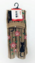 Load image into gallery viewer Black cat and flower split-toed socks made in Japan
