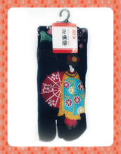 Load image into gallery viewer Japanese-made kimono girl&#39;s cherry blossom viewing socks
