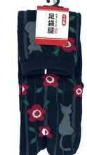 Load image into gallery viewer Black cat and flower split-toed socks made in Japan
