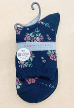 Load image into gallery viewer Rose socks made in Japan
