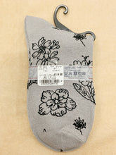 Load image into gallery viewer Flower socks made in Japan
