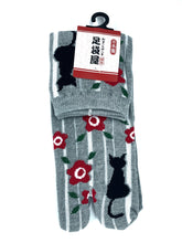 Load image into gallery viewer Black cat and flower split-toed socks made in Japan
